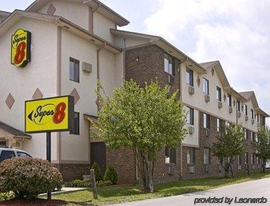 Super 8 By Wyndham Roseville/Detroit Area Exterior photo